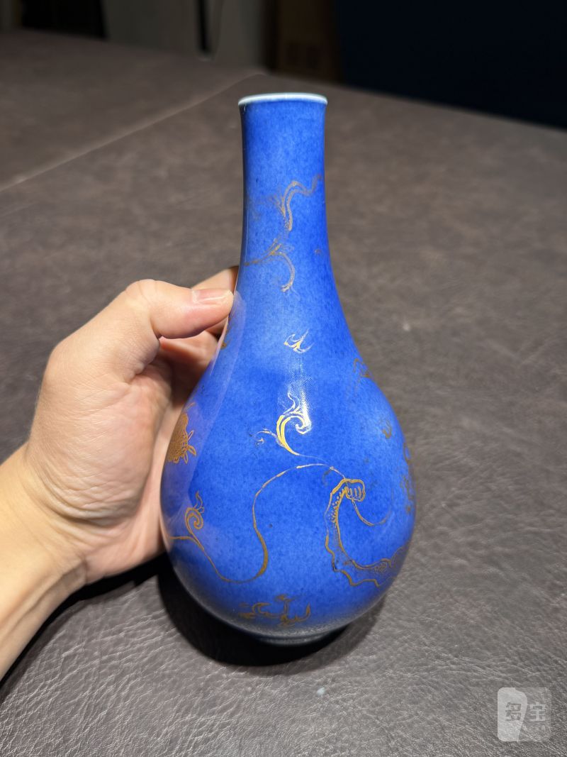 清康熙 洒蓝釉描金香草龙胆瓶 - 图10